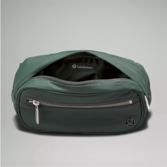 NWT Lululemon Wunderlust Belt Bag - Picture 2 of 5